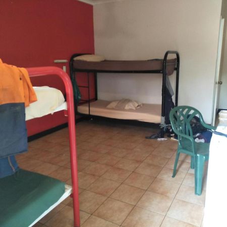 Palm Court Backpackers Hostel Katherine Bagian luar foto