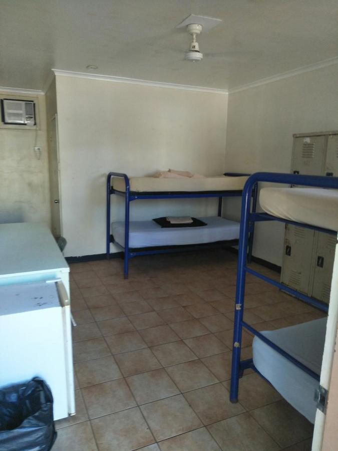 Palm Court Backpackers Hostel Katherine Bagian luar foto