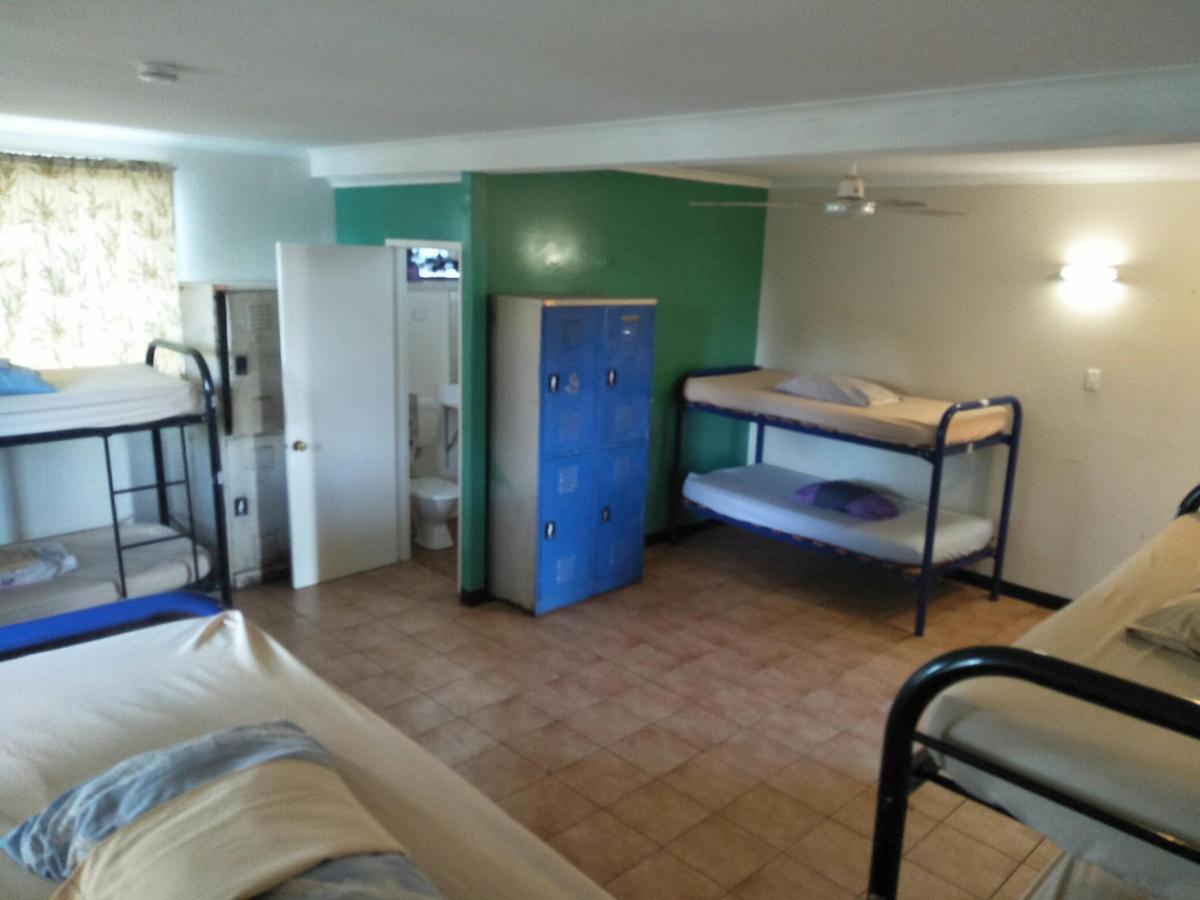 Palm Court Backpackers Hostel Katherine Bagian luar foto