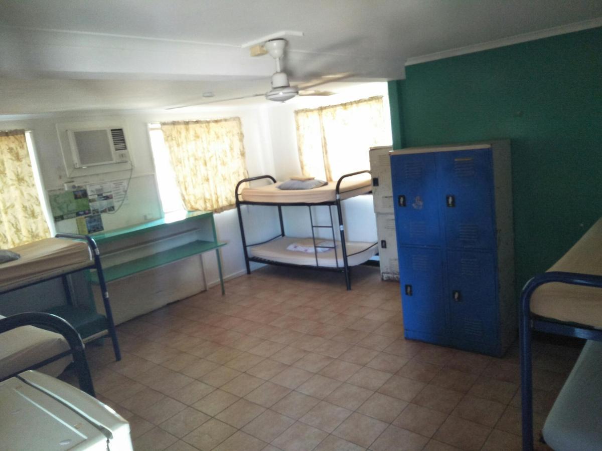 Palm Court Backpackers Hostel Katherine Bagian luar foto