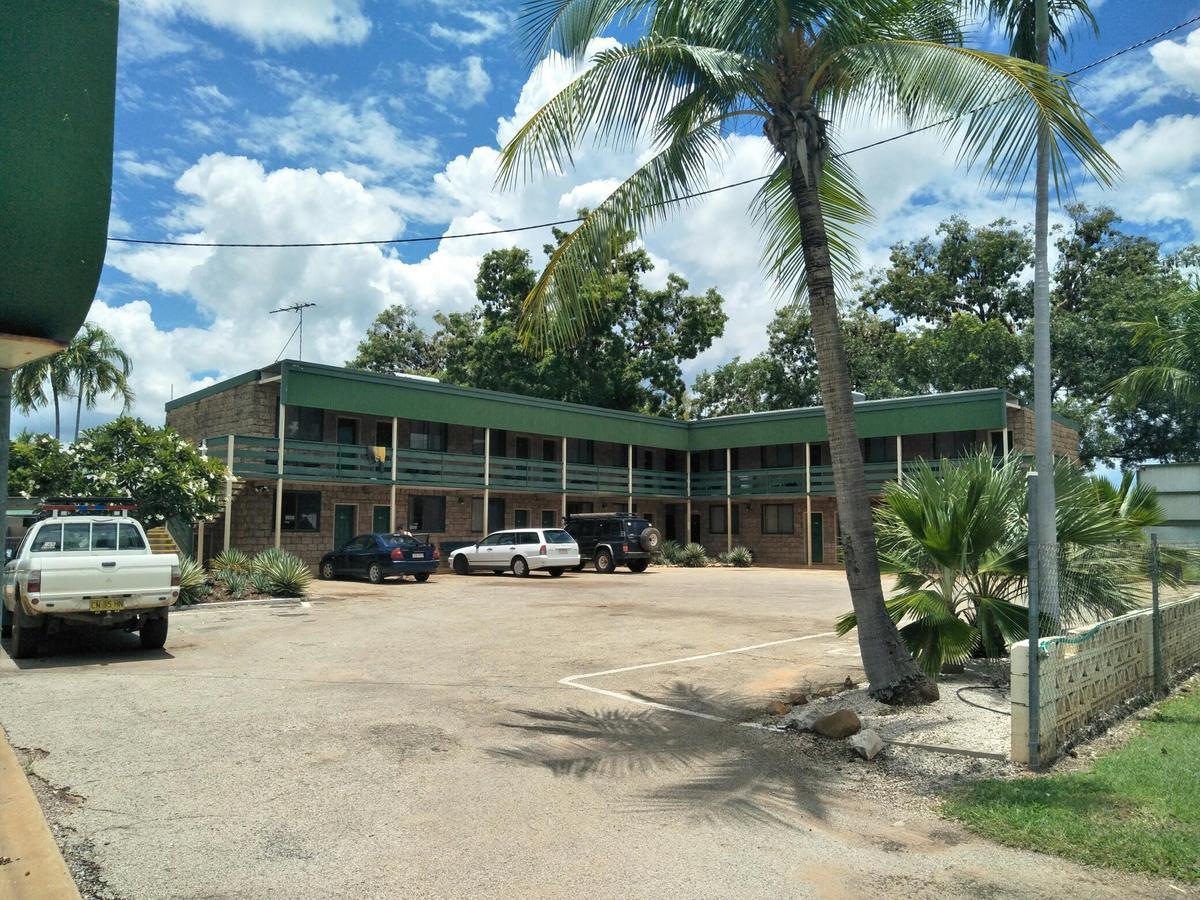 Palm Court Backpackers Hostel Katherine Bagian luar foto