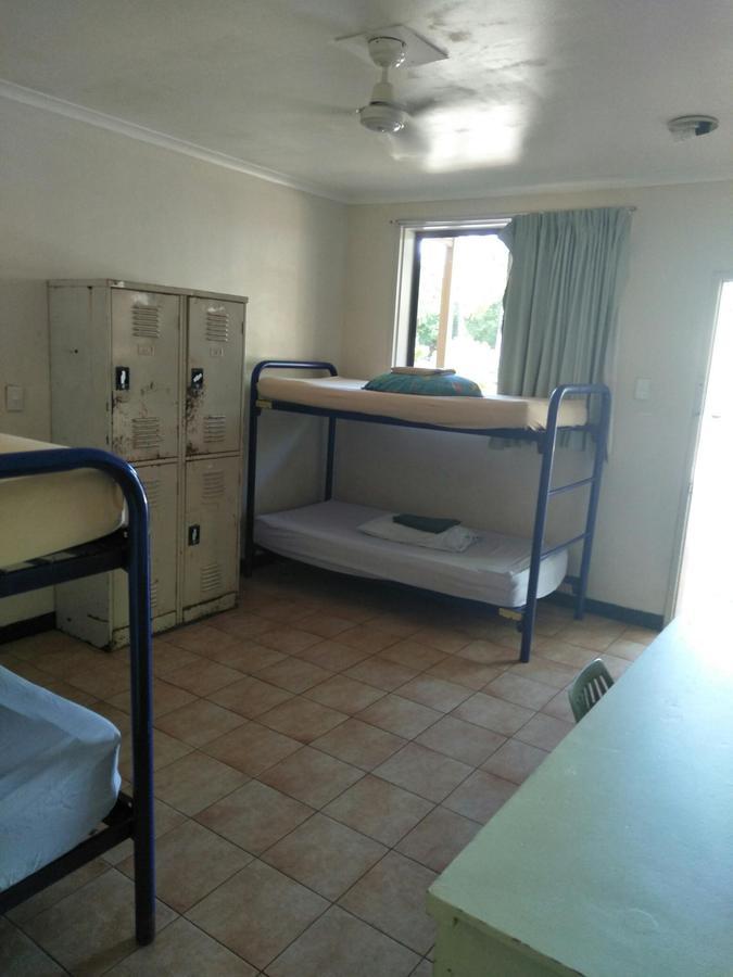 Palm Court Backpackers Hostel Katherine Bagian luar foto