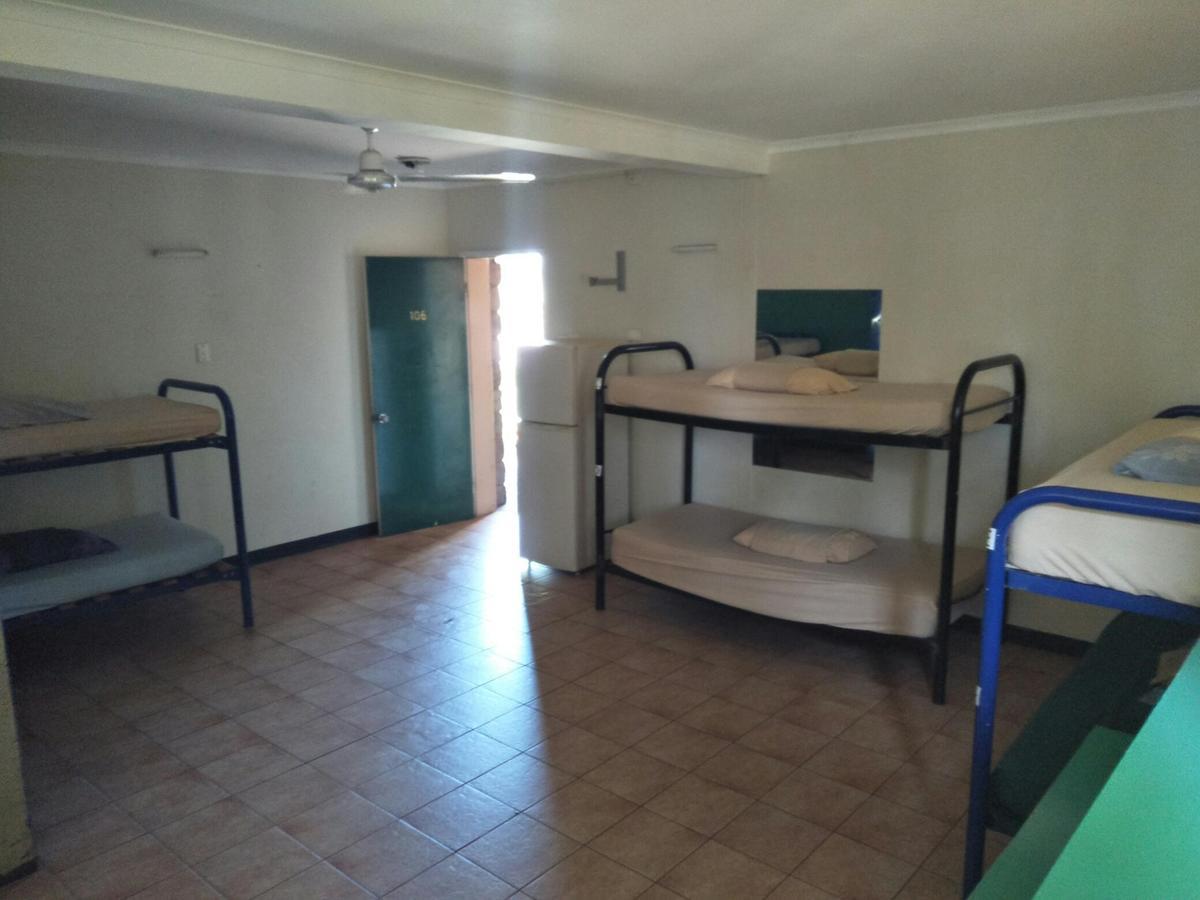 Palm Court Backpackers Hostel Katherine Bagian luar foto