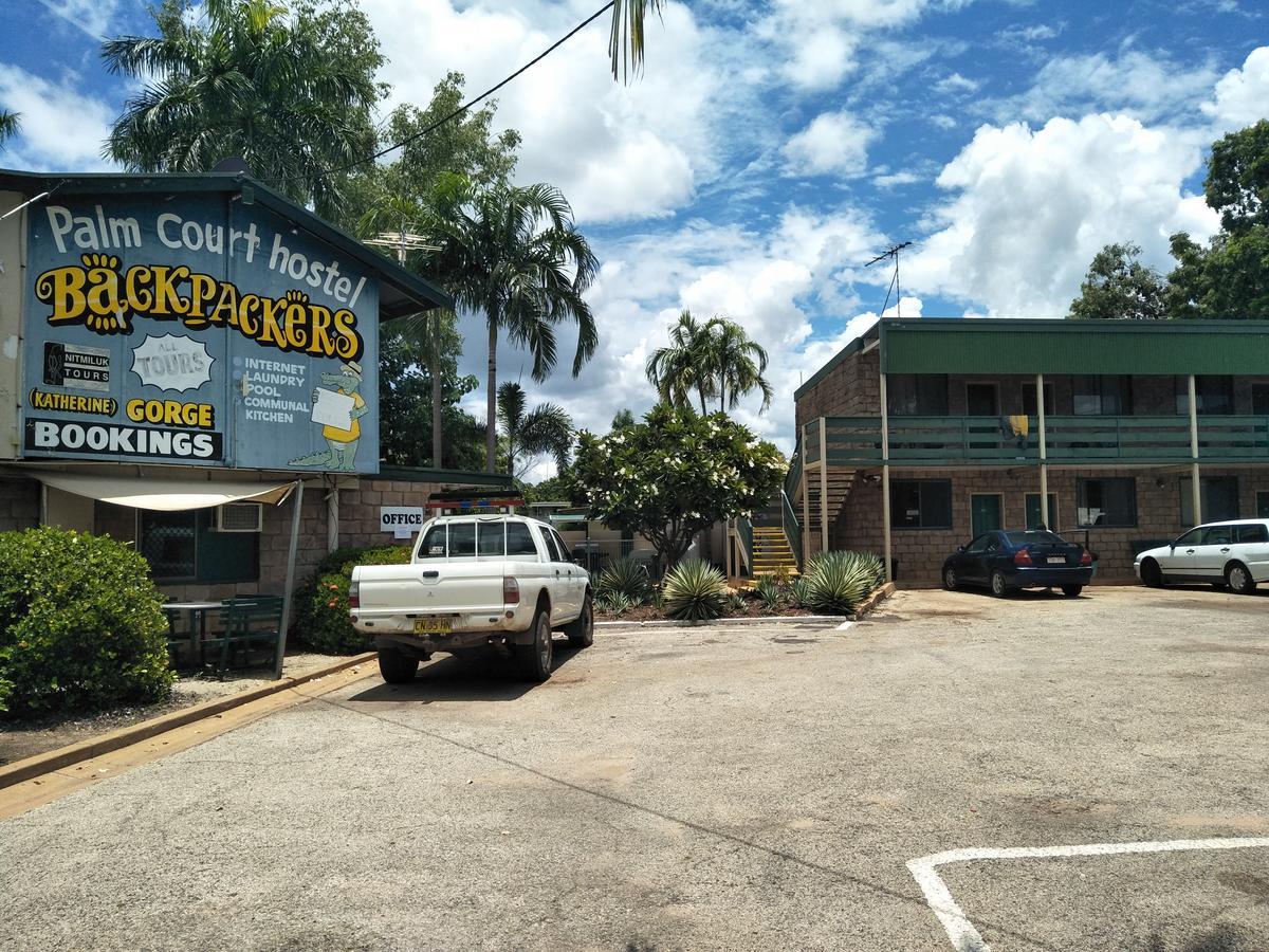 Palm Court Backpackers Hostel Katherine Bagian luar foto