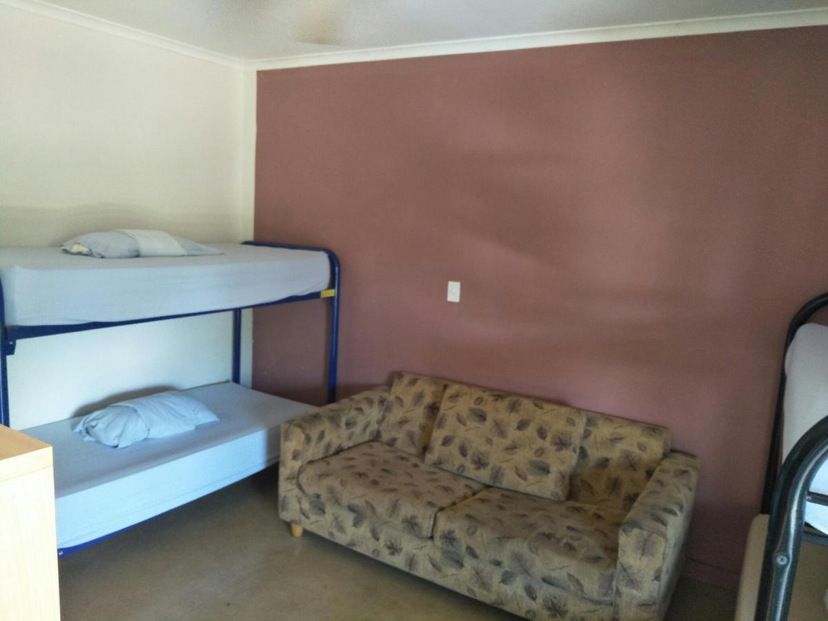 Palm Court Backpackers Hostel Katherine Bagian luar foto