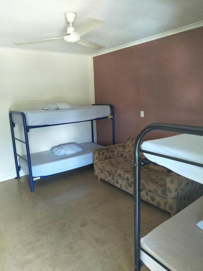 Palm Court Backpackers Hostel Katherine Bagian luar foto