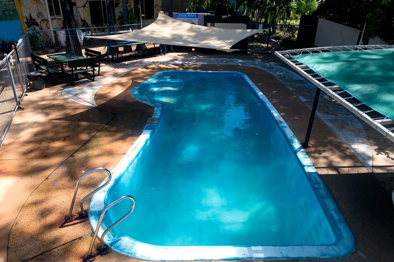 Palm Court Backpackers Hostel Katherine Bagian luar foto