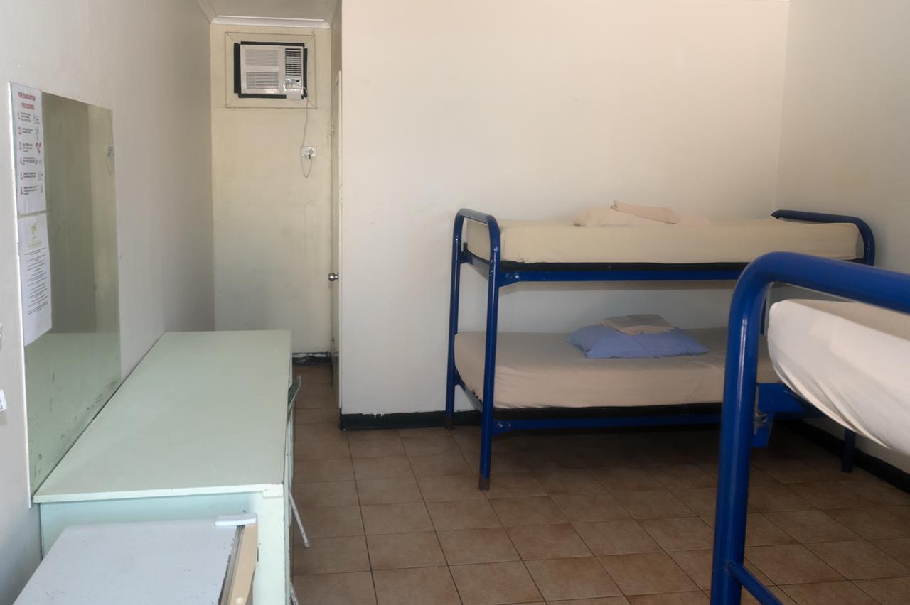 Palm Court Backpackers Hostel Katherine Bagian luar foto