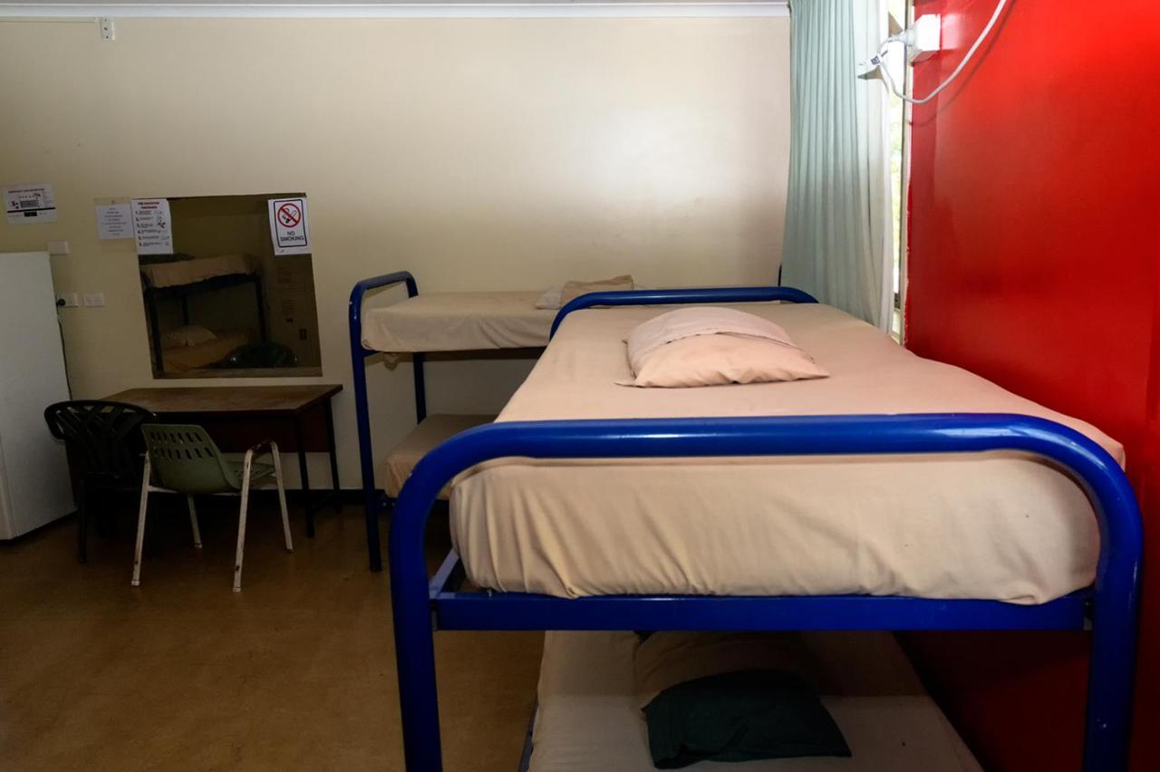 Palm Court Backpackers Hostel Katherine Bagian luar foto